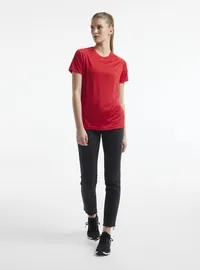 1909879-430000_Core Unify Training Tee W_Closeup6.jpg